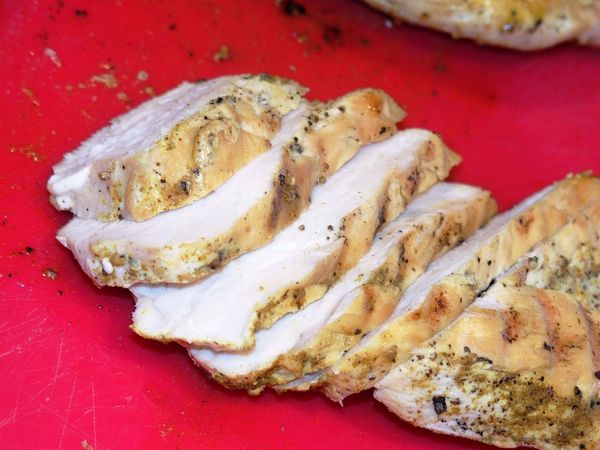 Club sandwich au poulet, oeuf et lard