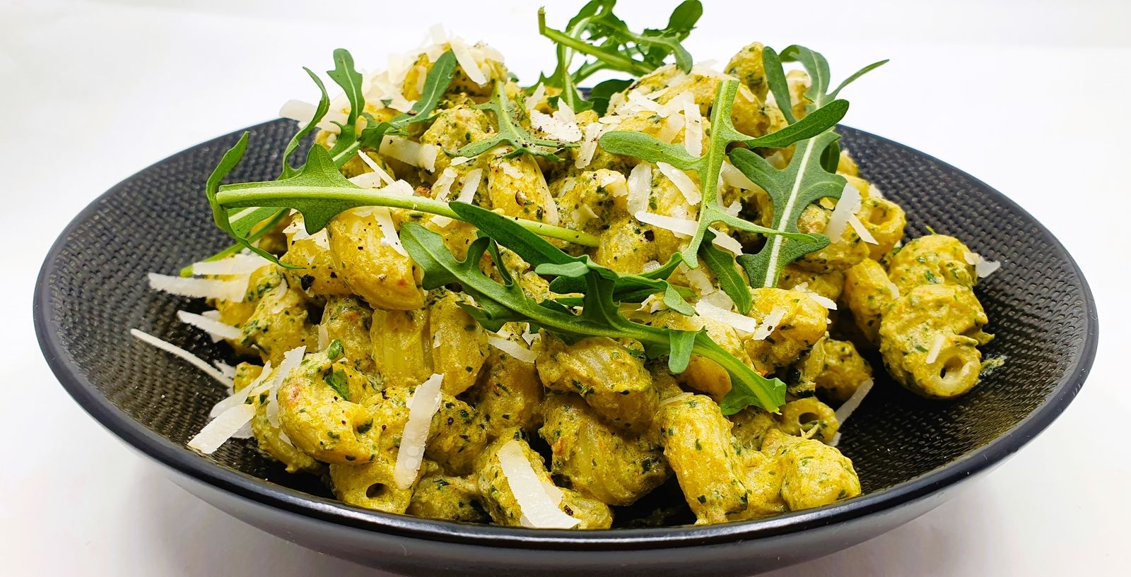 Pâtes au pesto de tomates séchées, rucola et ricotta