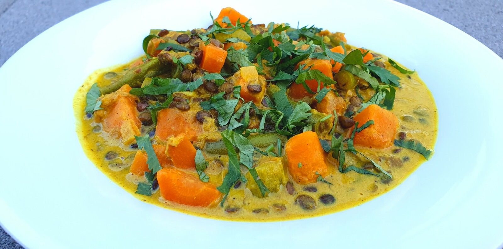 Curry de lentilles, légumes et patate douce