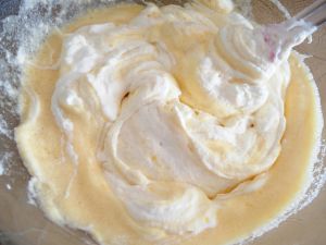 Nougat glacé, coulis de fruits de la passion