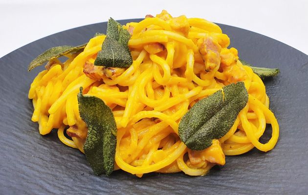 Pâtes à la crème de courge et lard fumé