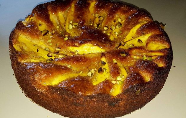 Gâteau gourmand à la mangue et noix de coco