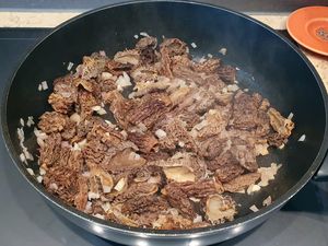 Pâtes aux morilles, crevettes et safran