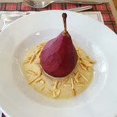 Poires pochées au vin rouge et crème anglaise au lait d'amande - Les recettes de Virginie