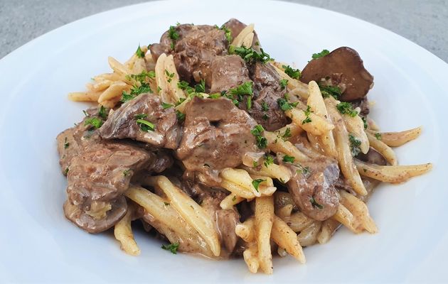 Pâtes au foie de volaille, sauce crème et vinaigre balsamique