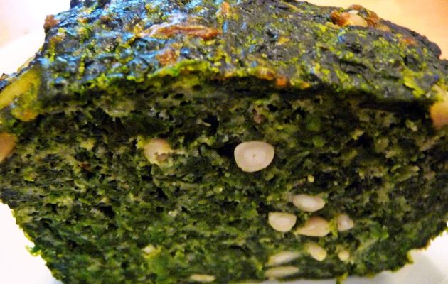 Cake aux épinards et pignons