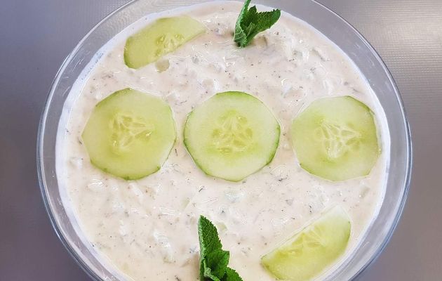 Sauce yaourt, concombre et menthe