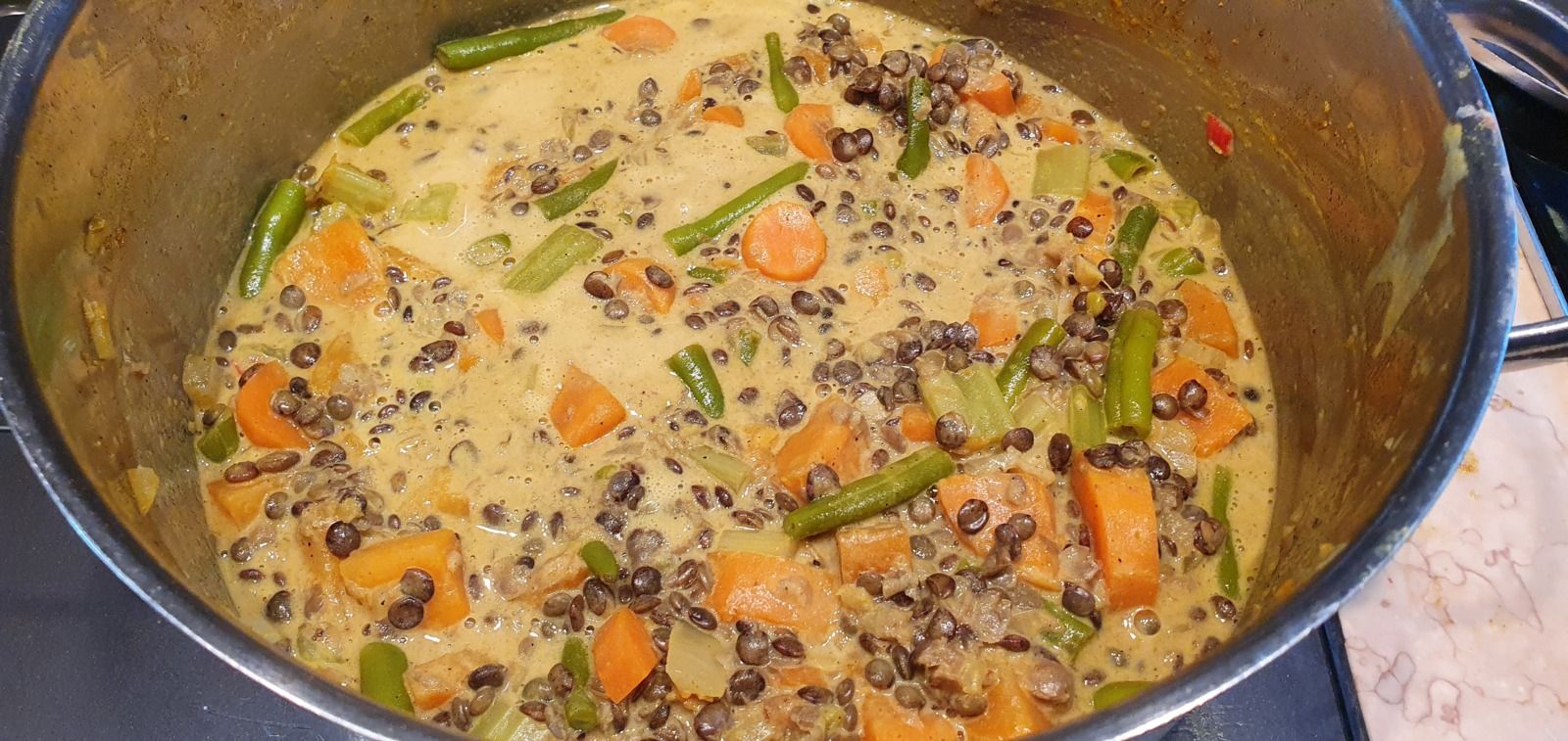Curry de lentilles, légumes et patate douce
