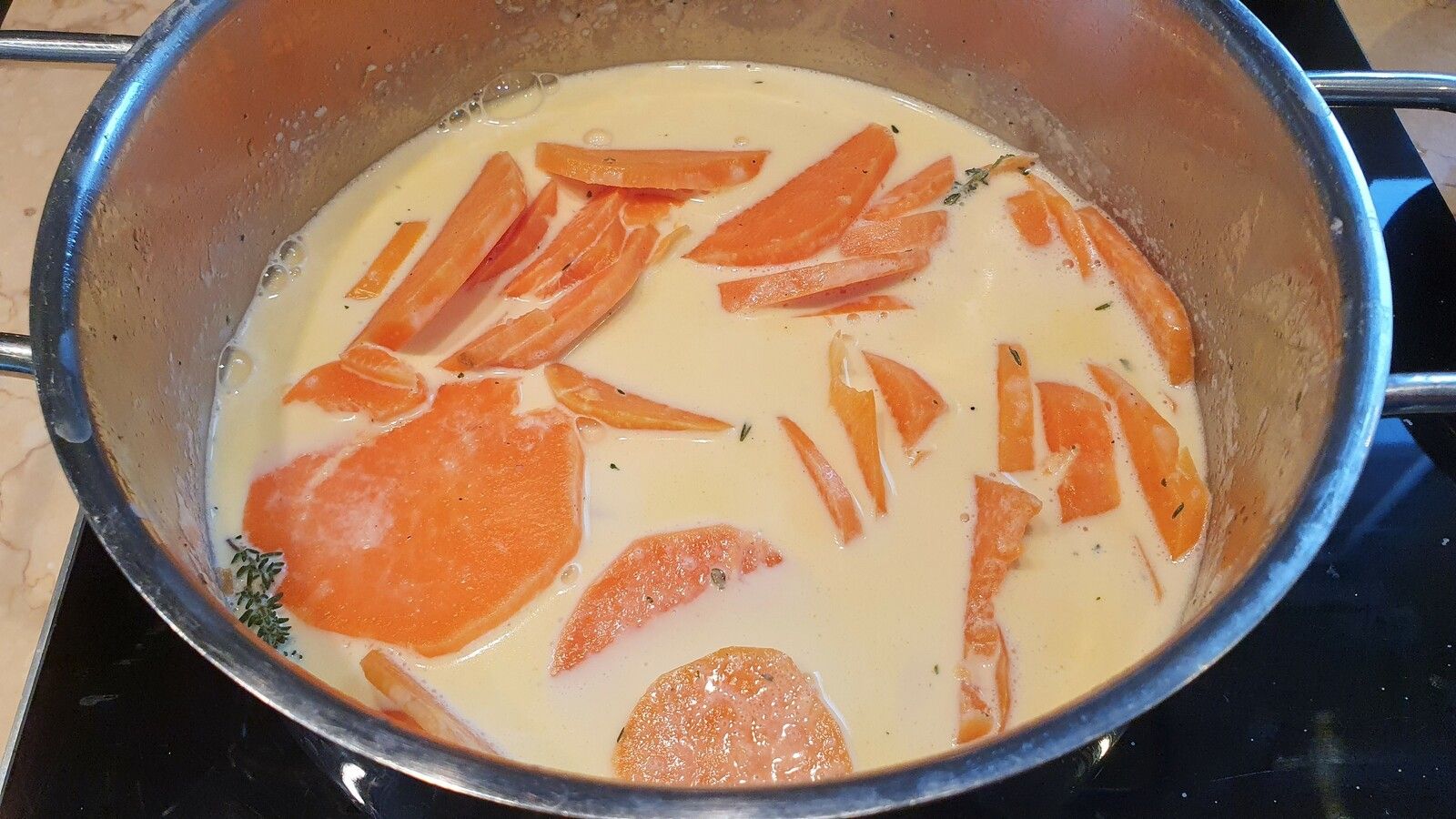 Gratin de patates douces, champignons et poireaux