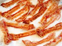 Club sandwich au poulet, oeuf et lard