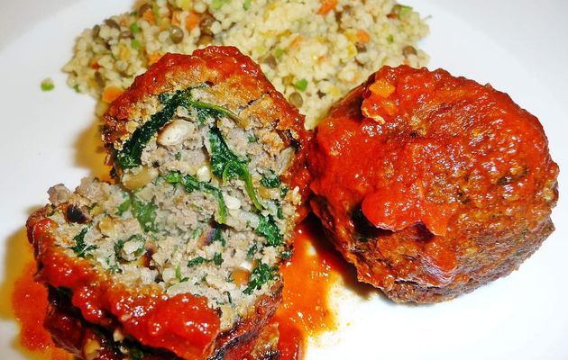 Boulettes d'agneau aux épinards, boulgour et pignons