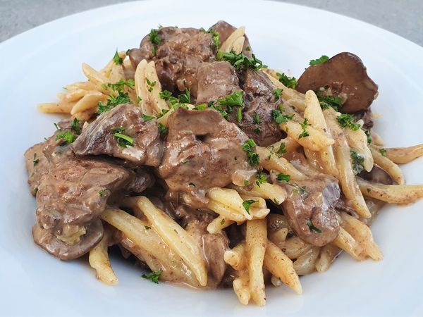 Pâtes au foie de volaille, sauce crème et vinaigre balsamique