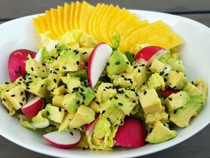 Salade trop chou à la mangue et sa vinaigrette aux fruits de la passion